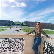Profesora, traductora e intérprete de inglés y francés, con más de 10 años de experiencia en el sector. Cartagena, también online.